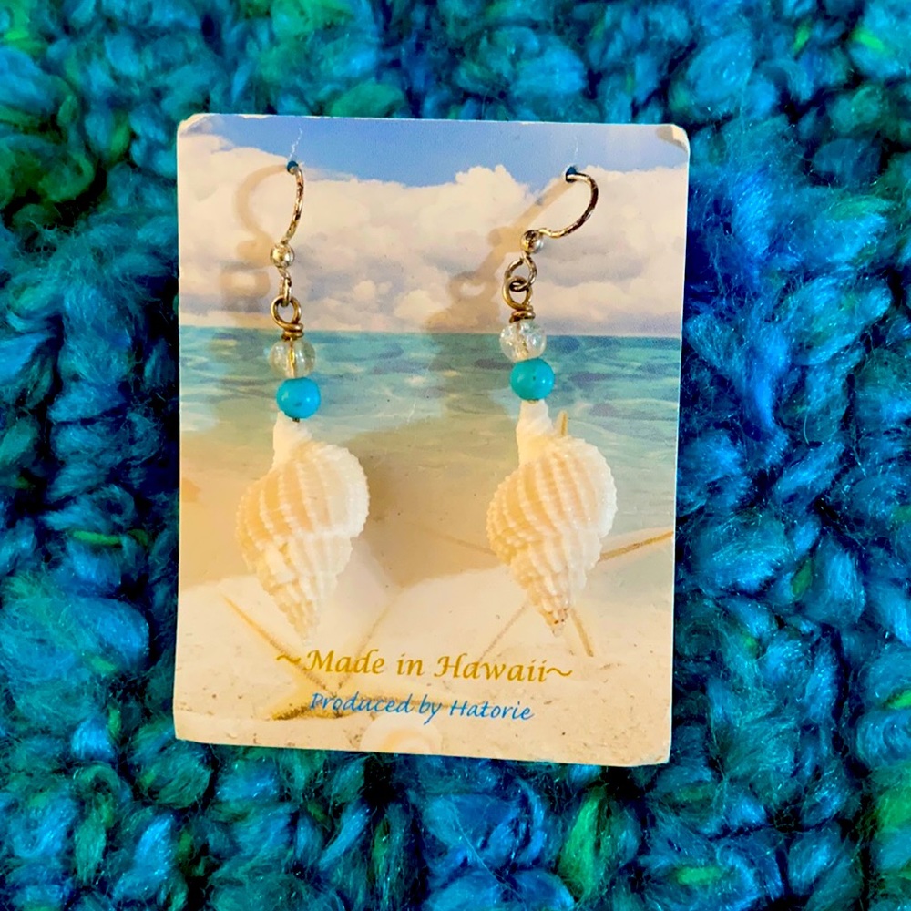 Mini Shell Earrings - Picture 2 of 3